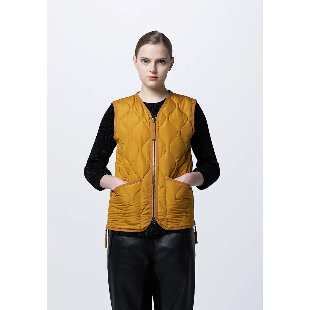 TAION Military Zip V-Neck Vest camel